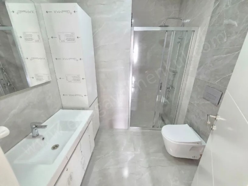 ŞENESENEVLERDE METROYA VE MİNİBÜSE CAD.NE YAKIN 3+1 DAİRE