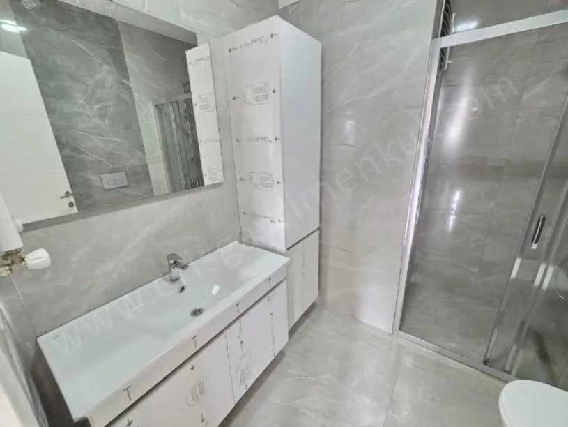 ŞENESENEVLERDE METROYA VE MİNİBÜSE CAD.NE YAKIN 3+1 DAİRE