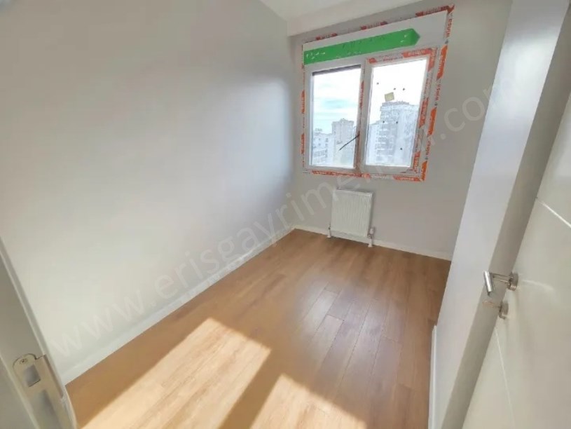 ŞENESENEVLERDE METROYA VE MİNİBÜSE CAD.NE YAKIN 3+1 DAİRE