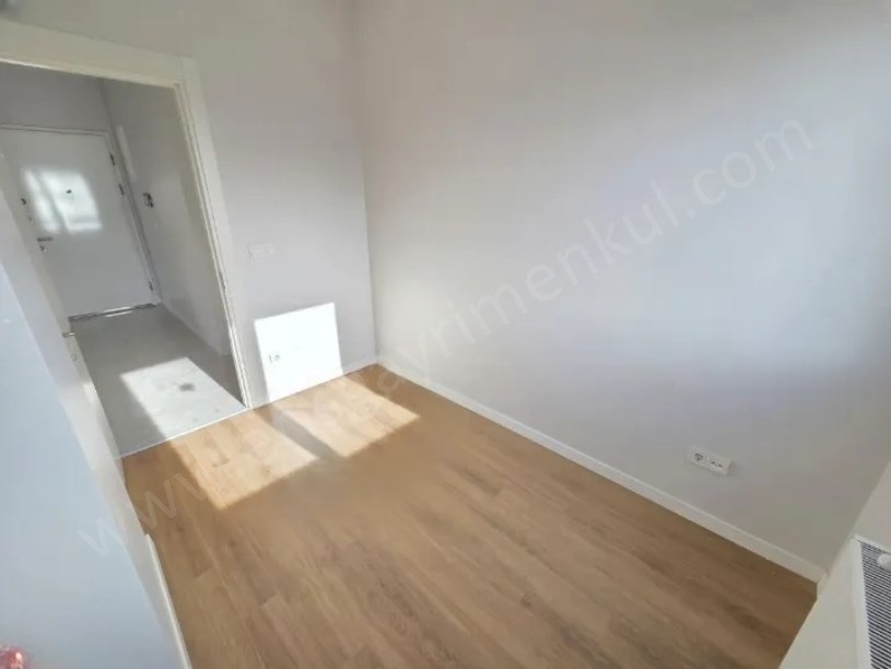 ŞENESENEVLERDE METROYA VE MİNİBÜSE CAD.NE YAKIN 3+1 DAİRE