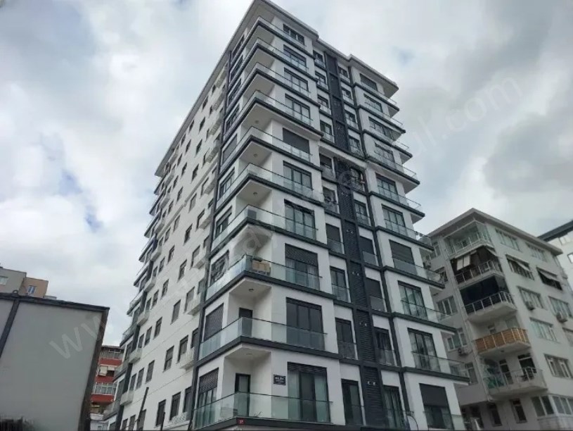 ŞENESENEVLERDE METROYA VE MİNİBÜSE CAD.NE YAKIN 3+1 DAİRE