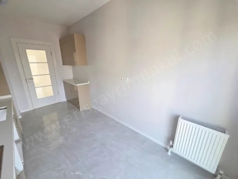ŞENESENEVLERDE METROYA VE MİNİBÜSE CAD.NE YAKIN 3+1 DAİRE