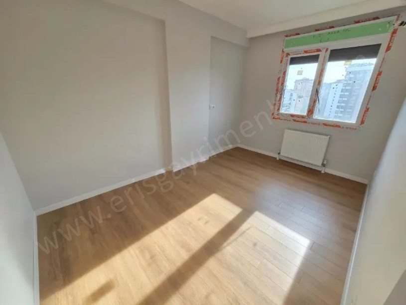 ŞENESENEVLERDE METROYA VE MİNİBÜSE CAD.NE YAKIN 3+1 DAİRE