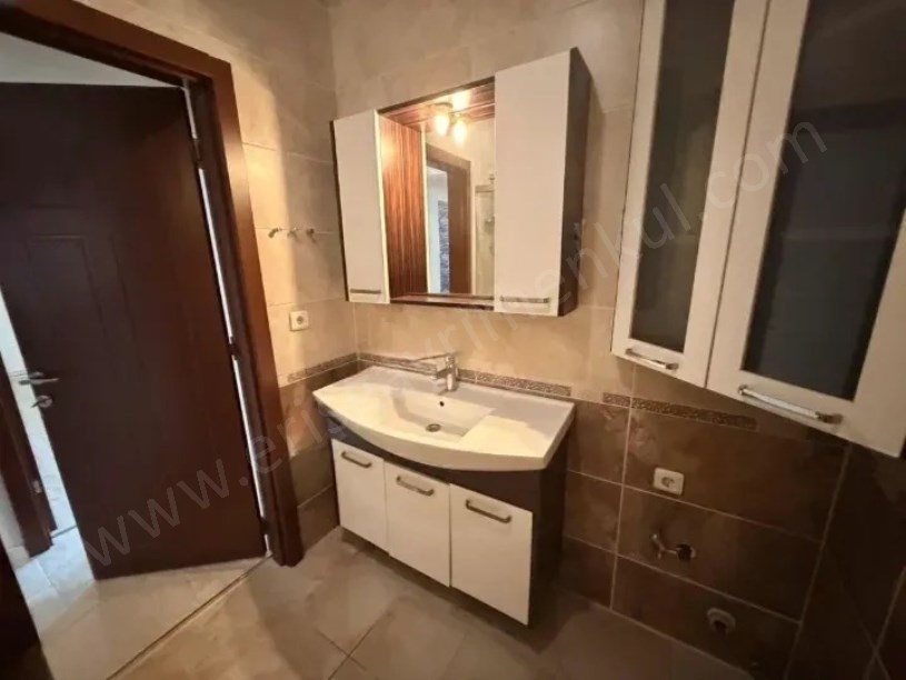 BOSTANCI MARMARAYA 5 DAK MESAFEDE KOMBİLİ 3+1 BOŞ FIRSAT DAİRE KADIKÖY İSTANBUL