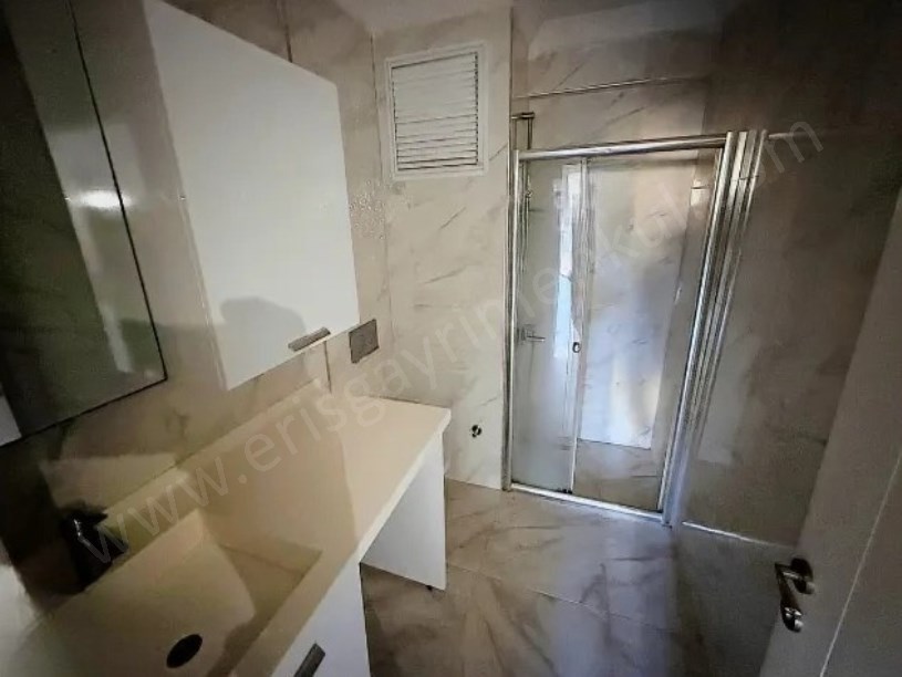 İSTANBUL KADIKÖY KOZZY AVM YE KOMŞU  2+1 70 M2 NET ARAKAT