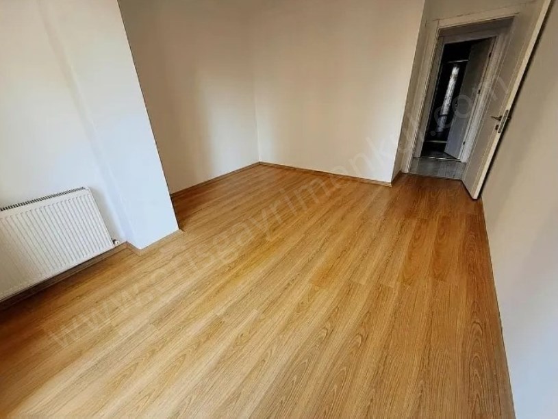 İSTANBUL KADIKÖY KOZZY AVM YE KOMŞU  2+1 70 M2 NET ARAKAT