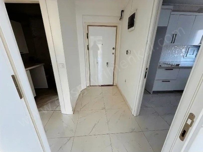 İSTANBUL KADIKÖY KOZZY AVM YE KOMŞU  2+1 70 M2 NET ARAKAT
