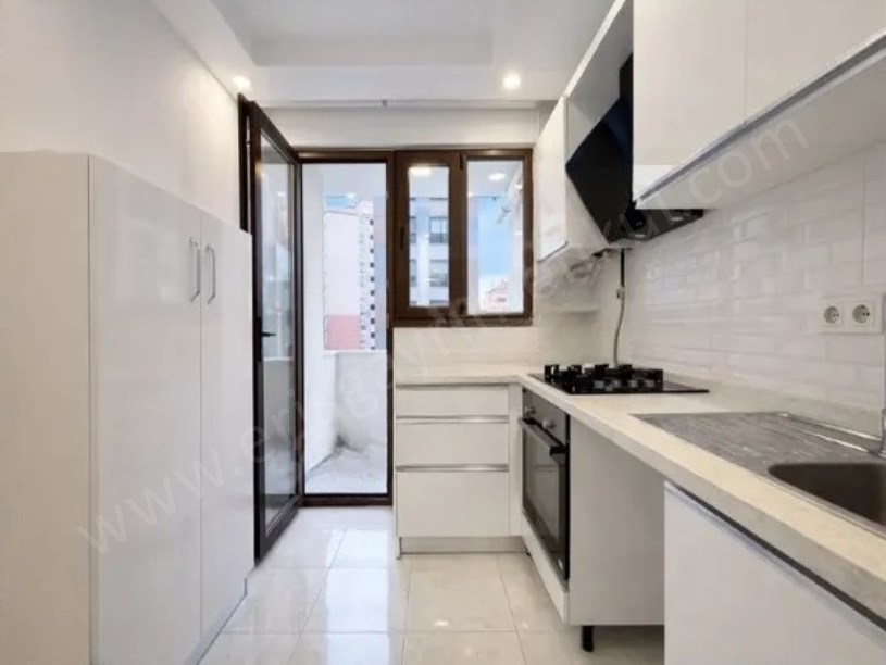 İSTANBUL Kadıköy Bostancıda Metroya 1 Dakika   3+1 Satılık Daire