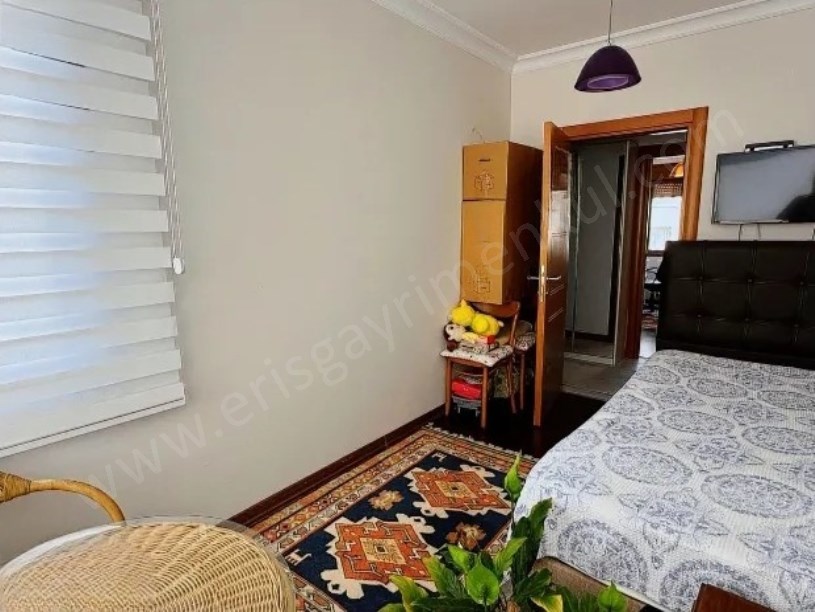 İSTANBUL  KADIKÖY FENERYOLU SOKAKTA SATILIK 3+1 DAİRE