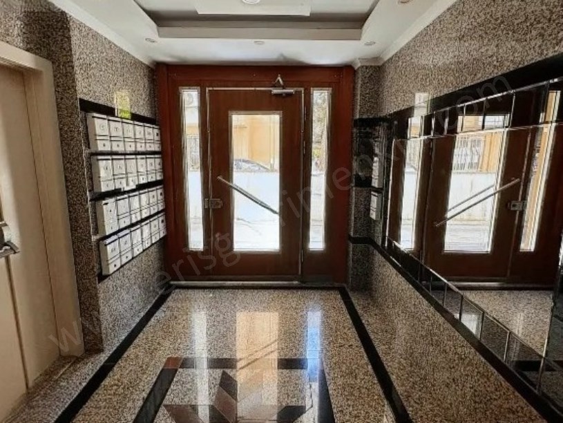İSTANBUL  KADIKÖY FENERYOLU SOKAKTA SATILIK 3+1 DAİRE