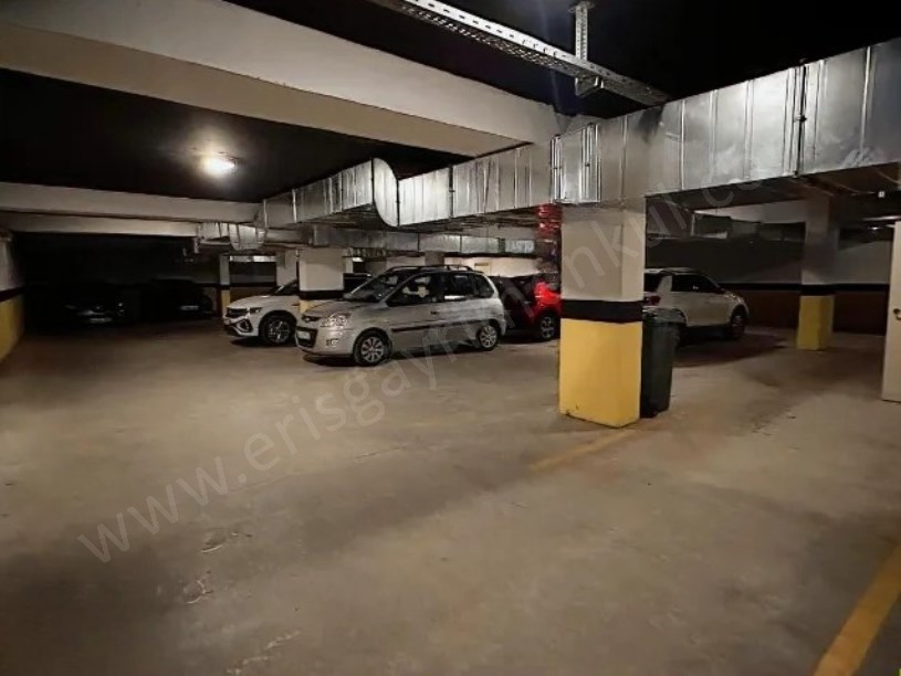 İSTANBUL  KADIKÖY FENERYOLU SOKAKTA SATILIK 3+1 DAİRE