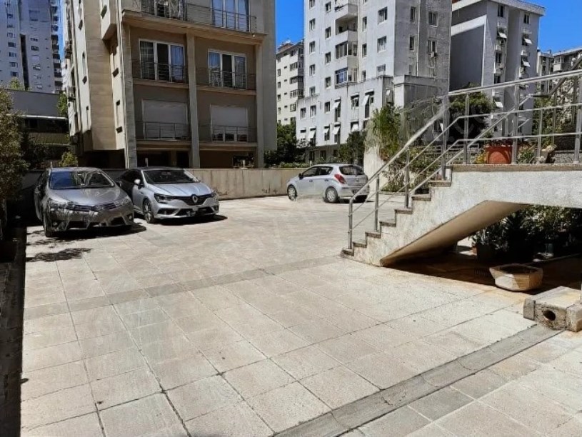 İSTANBUL  KADIKÖY FENERYOLU SOKAKTA SATILIK 3+1 DAİRE