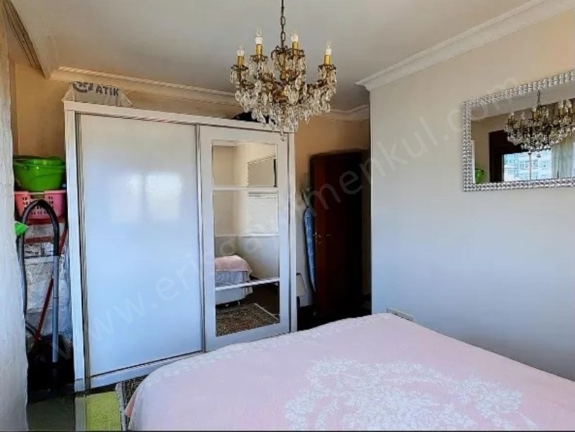İSTANBUL  KADIKÖY FENERYOLU SOKAKTA SATILIK 3+1 DAİRE
