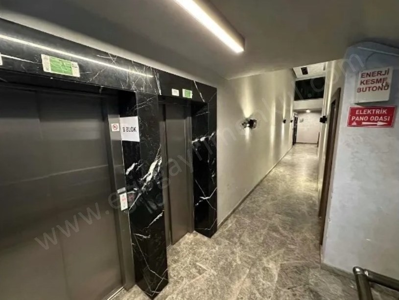 KADİKÖY 19 MAYIS MAHALLESİNDE ÇİFT WC  İSKAN MEVCUT PRESTİJLİ BİNADA 80 M2 2+1 DAİRE.
