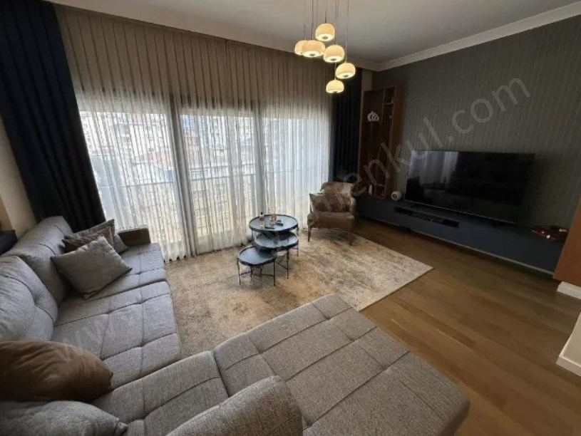 KADİKÖY 19 MAYIS MAHALLESİNDE ÇİFT WC  İSKAN MEVCUT PRESTİJLİ BİNADA 80 M2 2+1 DAİRE.