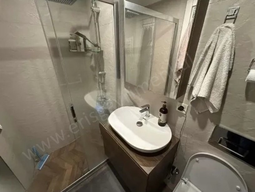KADİKÖY 19 MAYIS MAHALLESİNDE ÇİFT WC  İSKAN MEVCUT PRESTİJLİ BİNADA 80 M2 2+1 DAİRE.