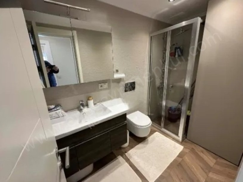 KADİKÖY 19 MAYIS MAHALLESİNDE ÇİFT WC  İSKAN MEVCUT PRESTİJLİ BİNADA 80 M2 2+1 DAİRE.
