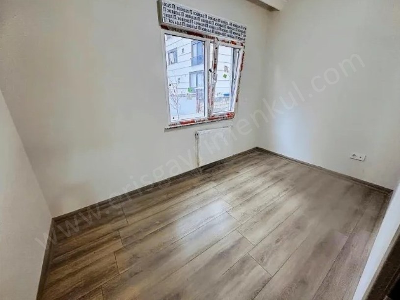 KADİKÖY CADDEBOSTANDA 2+1 KEYİFLİ YÜKSEK GİRİŞ DAİRE.