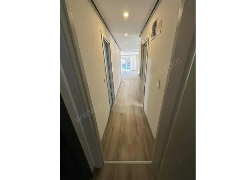 KADİKÖY CADDEBOSTANDA 2+1 KEYİFLİ YÜKSEK GİRİŞ DAİRE.