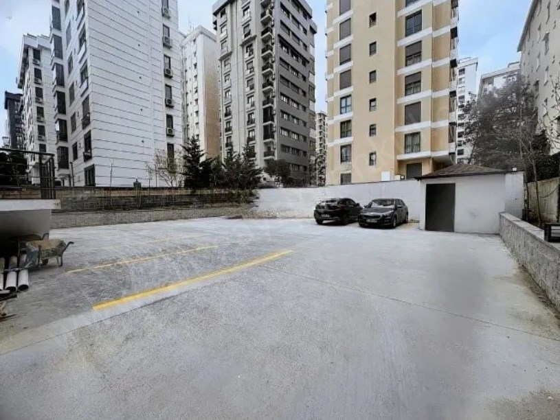 KADİKÖY CADDEBOSTANDA 2+1 KEYİFLİ YÜKSEK GİRİŞ DAİRE.