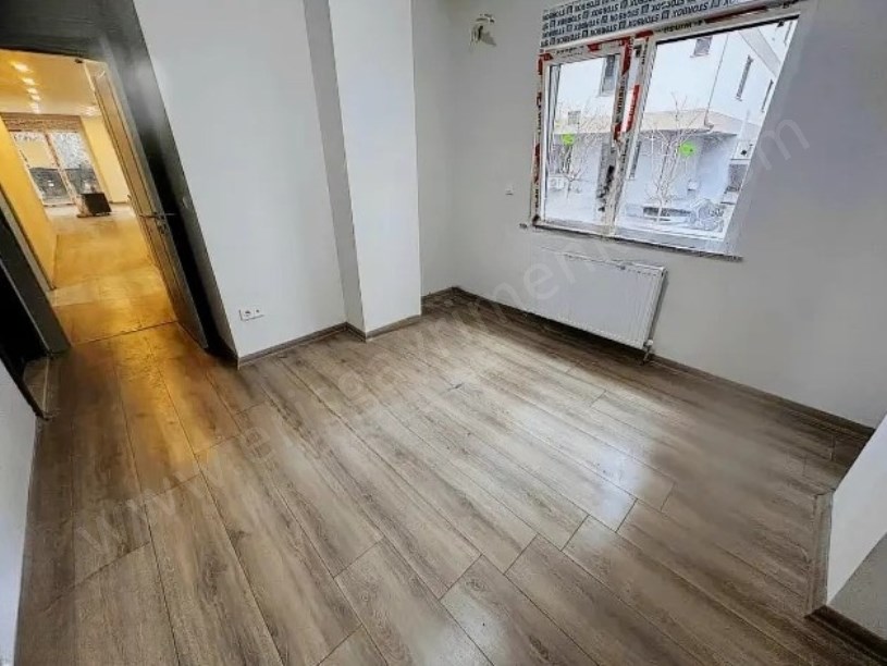 KADİKÖY CADDEBOSTANDA 2+1 KEYİFLİ YÜKSEK GİRİŞ DAİRE.