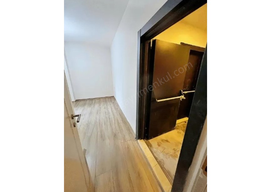 KADİKÖY CADDEBOSTANDA 2+1 KEYİFLİ YÜKSEK GİRİŞ DAİRE.