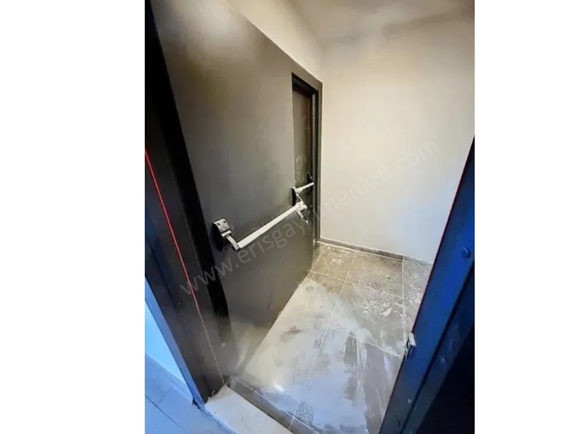 KADİKÖY CADDEBOSTANDA 2+1 KEYİFLİ YÜKSEK GİRİŞ DAİRE.