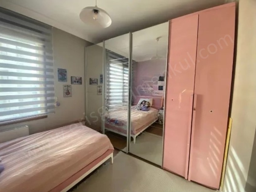 KOZYATAĞINDA ÖNÜ KAPANMAZ FERAH BALKONLU 3+1 EBEVEYN BANYOLU SATILIK DAİRE