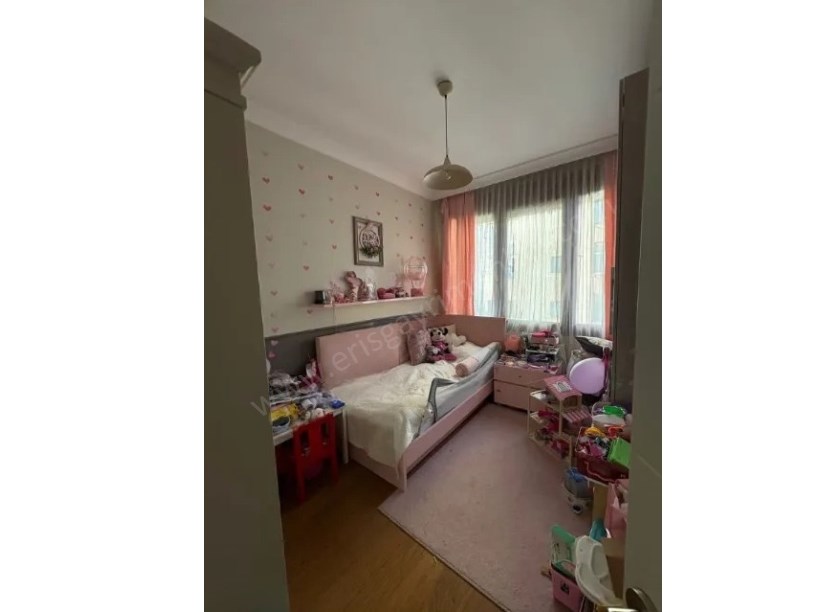 KOZYATAĞINDA ÖNÜ KAPANMAZ FERAH BALKONLU 3+1 EBEVEYN BANYOLU SATILIK DAİRE