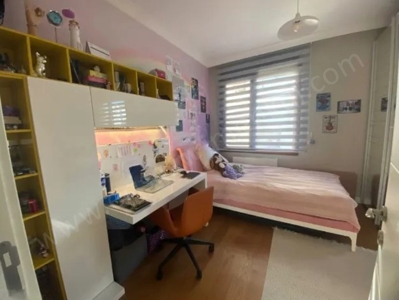KOZYATAĞINDA ÖNÜ KAPANMAZ FERAH BALKONLU 3+1 EBEVEYN BANYOLU SATILIK DAİRE