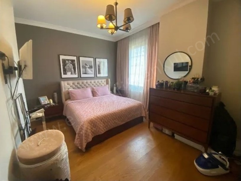 KOZYATAĞINDA ÖNÜ KAPANMAZ FERAH BALKONLU 3+1 EBEVEYN BANYOLU SATILIK DAİRE