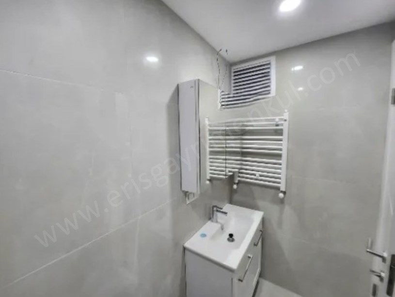 KADIKÖY KOZYATAĞI YENİ BİNADA GENİŞ BALKONLU 2+1 BOŞ OTURUMA HAZIR SIFIR DAİRE
