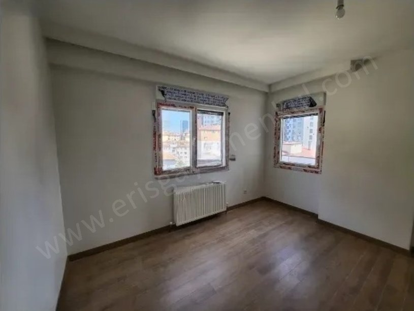 KADIKÖY KOZYATAĞI YENİ BİNADA GENİŞ BALKONLU 2+1 BOŞ OTURUMA HAZIR SIFIR DAİRE