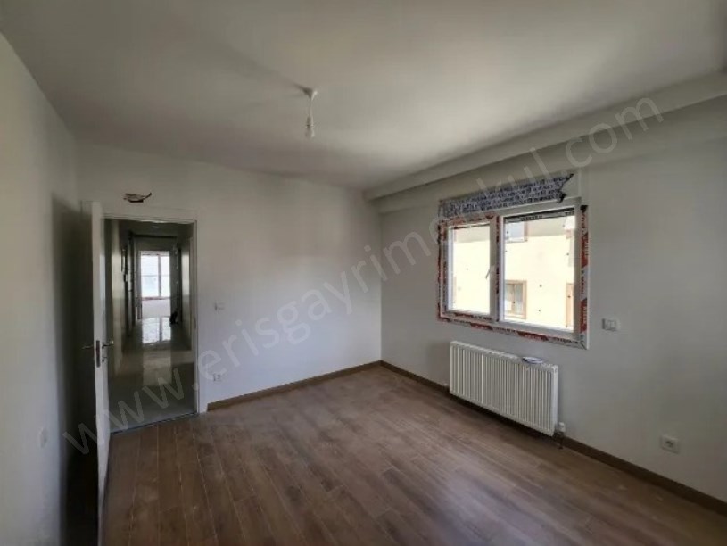 KADIKÖY KOZYATAĞI YENİ BİNADA GENİŞ BALKONLU 2+1 BOŞ OTURUMA HAZIR SIFIR DAİRE