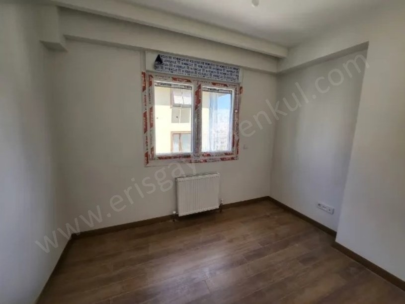 KADIKÖY KOZYATAĞI YENİ BİNADA GENİŞ BALKONLU 2+1 BOŞ OTURUMA HAZIR SIFIR DAİRE