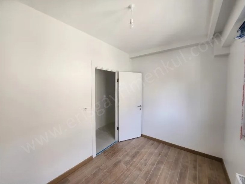 KADIKÖY KOZYATAĞI YENİ BİNADA GENİŞ BALKONLU 2+1 BOŞ OTURUMA HAZIR SIFIR DAİRE
