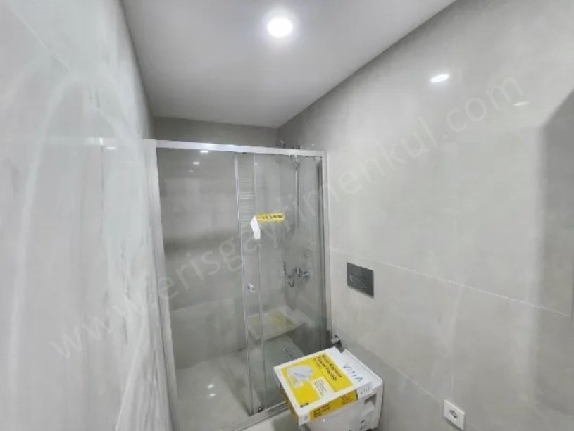 KADIKÖY KOZYATAĞI YENİ BİNADA GENİŞ BALKONLU 2+1 BOŞ OTURUMA HAZIR SIFIR DAİRE