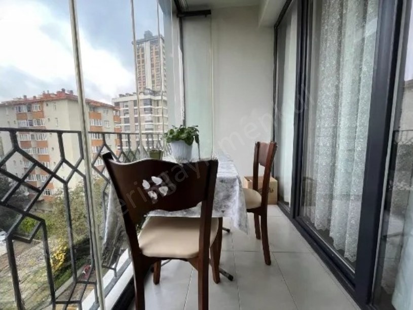 KOZYATAĞINDA 2015 YAPIMI ÇİFT BALKONLU,E.BANYOLU 95m2 2+1 DAİRE