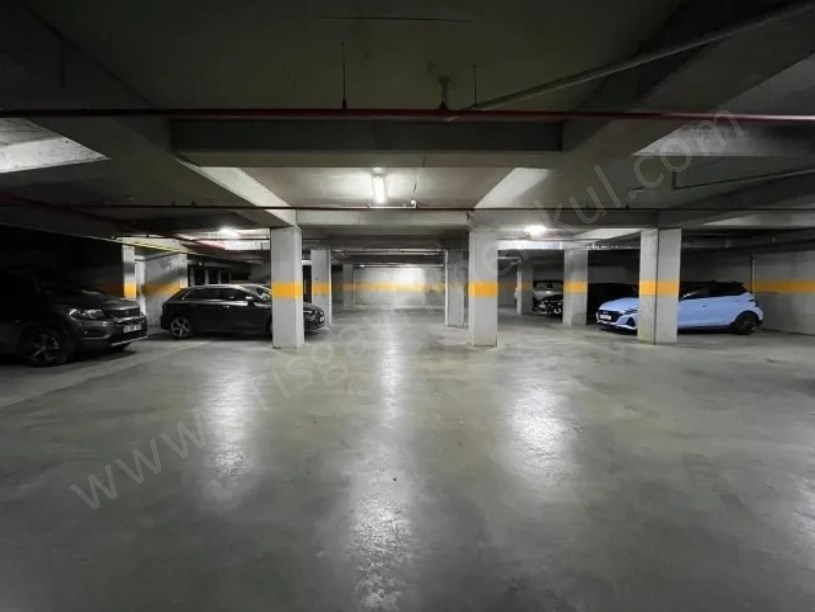 KOZYATAĞINDA 2015 YAPIMI ÇİFT BALKONLU,E.BANYOLU 95m2 2+1 DAİRE