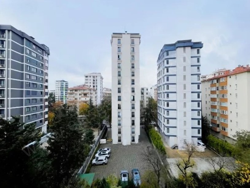 KOZYATAĞINDA 2015 YAPIMI ÇİFT BALKONLU,E.BANYOLU 95m2 2+1 DAİRE