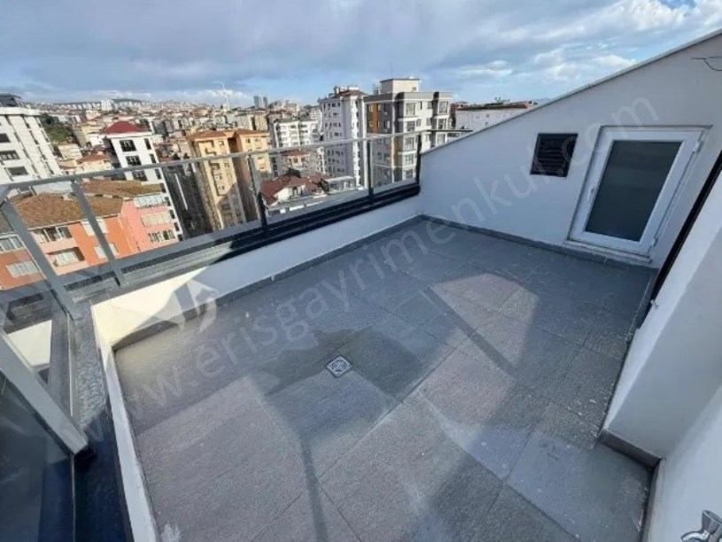 KADIKÖY BOSTANCI MERKEZDE 3+2 KEYİFLİ TERASLI DUBLEX 