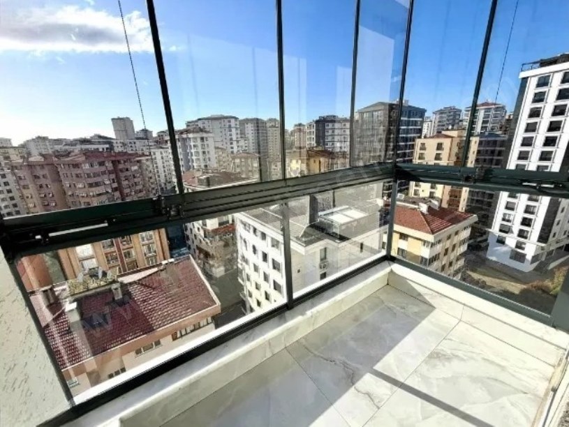 KADIKÖY BOSTANCI MERKEZDE 3+2 KEYİFLİ TERASLI DUBLEX 