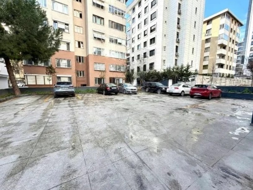 KADIKÖY BOSTANCI MERKEZDE 3+2 KEYİFLİ TERASLI DUBLEX 