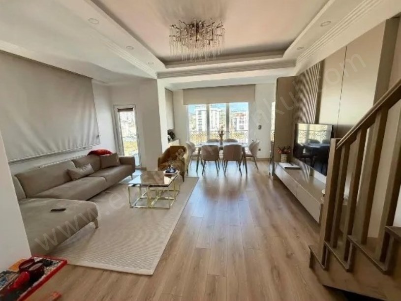 KADIKÖY BOSTANCI MERKEZDE 3+2 KEYİFLİ TERASLI DUBLEX 