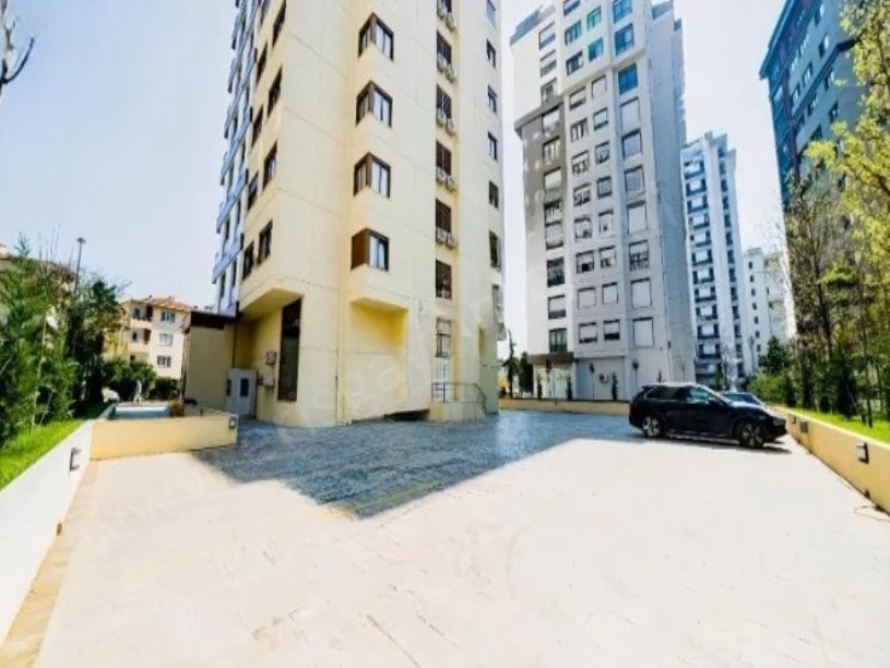 BOSTANCI MARMARAYA YAKIN MERKEZİ KONUMDA GENİŞ BALKON EBEVEYN BANYOLU 3+1 SATILIK DAİRE
