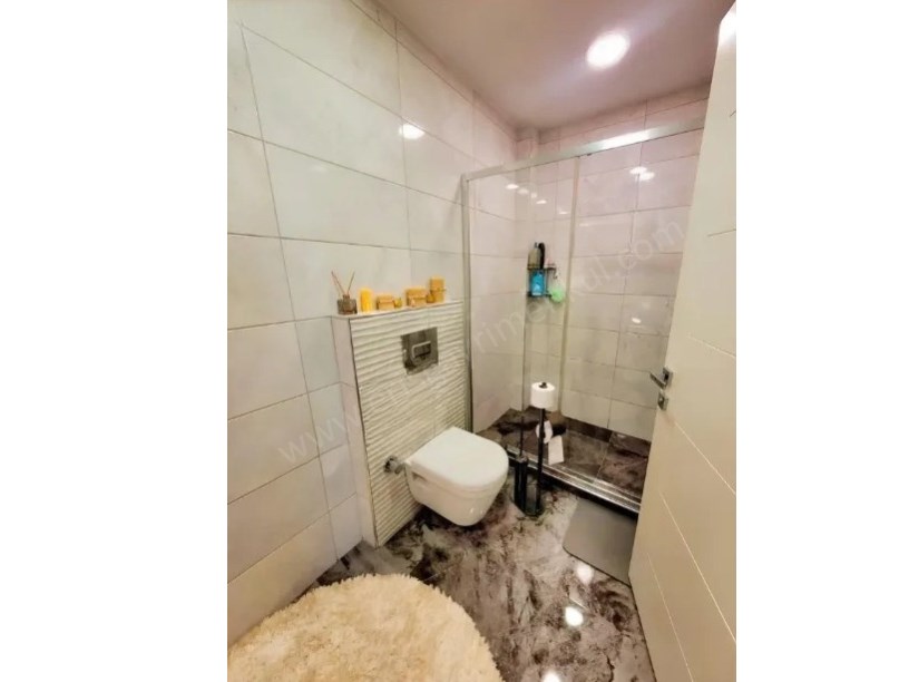 BOSTANCI MARMARAYA YAKIN MERKEZİ KONUMDA GENİŞ BALKON EBEVEYN BANYOLU 3+1 SATILIK DAİRE