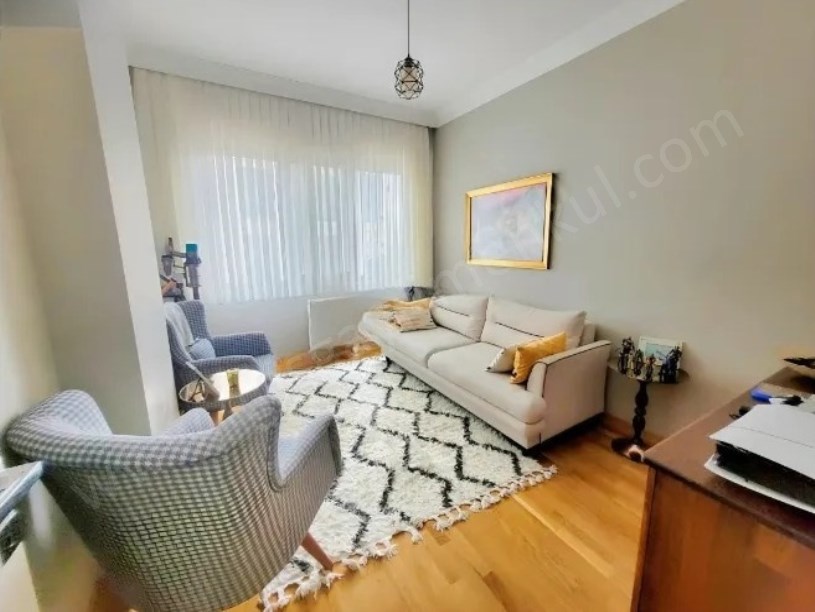 BOSTANCI MARMARAYA YAKIN MERKEZİ KONUMDA GENİŞ BALKON EBEVEYN BANYOLU 3+1 SATILIK DAİRE