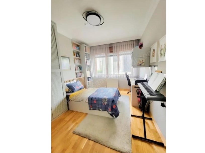 BOSTANCI MARMARAYA YAKIN MERKEZİ KONUMDA GENİŞ BALKON EBEVEYN BANYOLU 3+1 SATILIK DAİRE