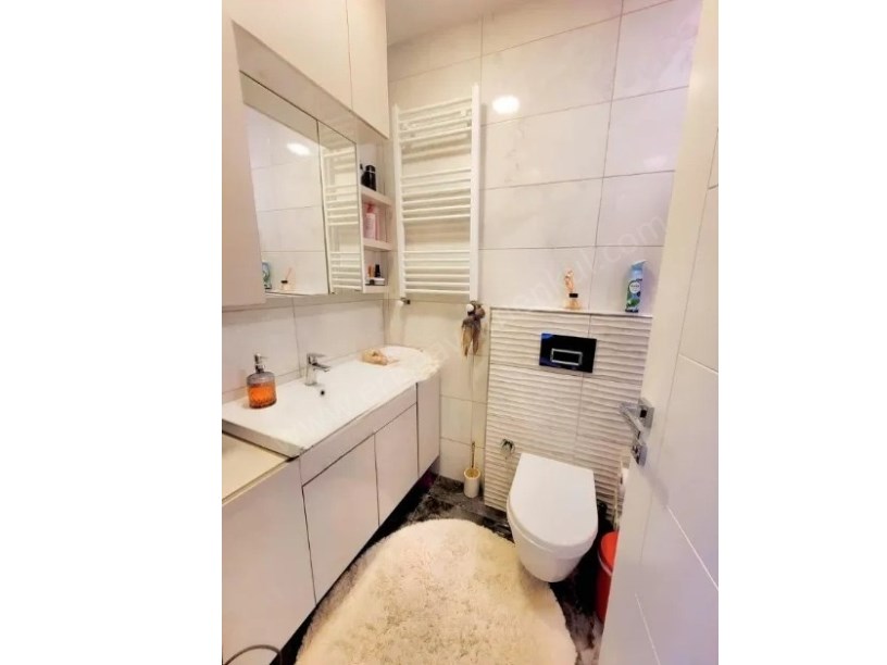 BOSTANCI MARMARAYA YAKIN MERKEZİ KONUMDA GENİŞ BALKON EBEVEYN BANYOLU 3+1 SATILIK DAİRE
