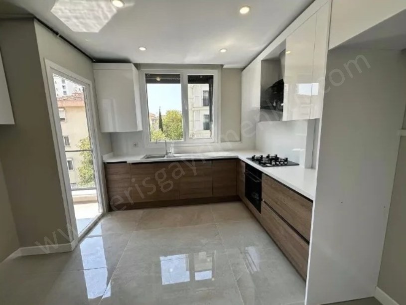 KADIKÖY SUADİYE 3+1+2BANYO+BALKON+7YILLIK METRO TREN BAĞDAT SAHİL YAKIN